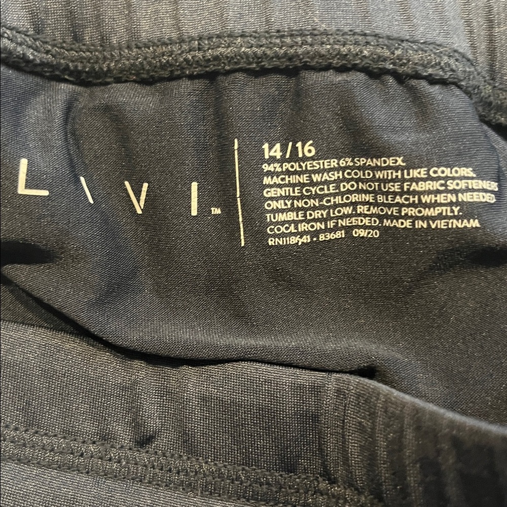 Livi navy blue athletic shorts with rash shirt under. Size 14/16. Pockets - Picture 6 of 7